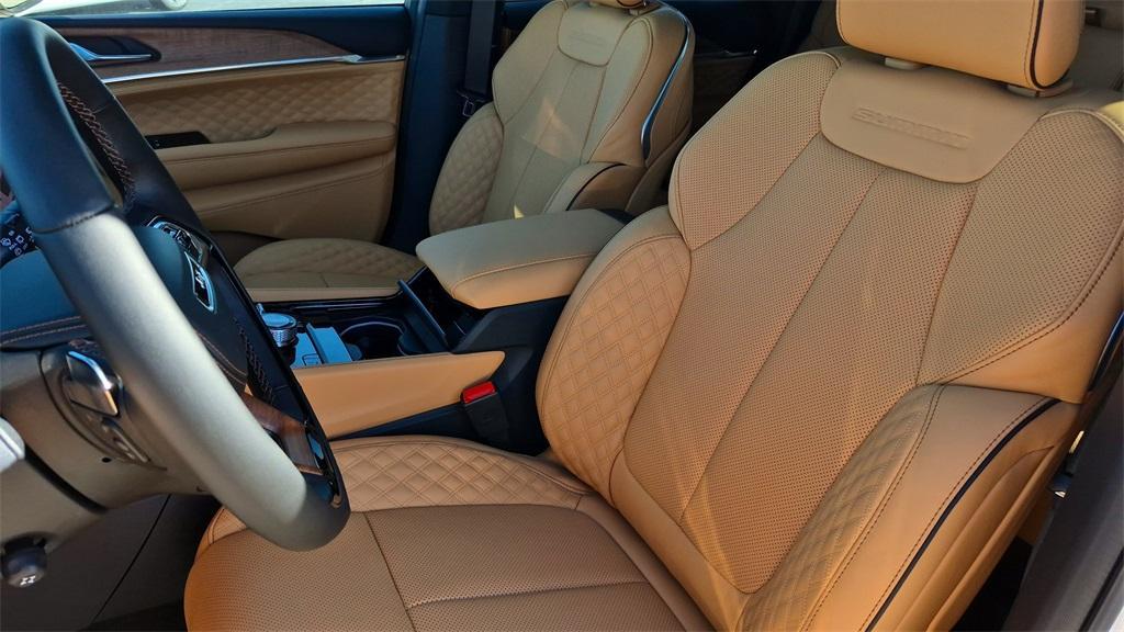 new 2025 Jeep Grand Cherokee car, priced at $65,562