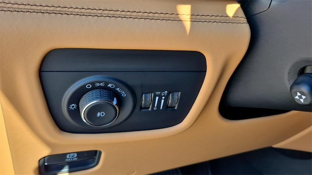 new 2025 Jeep Grand Cherokee car, priced at $65,562