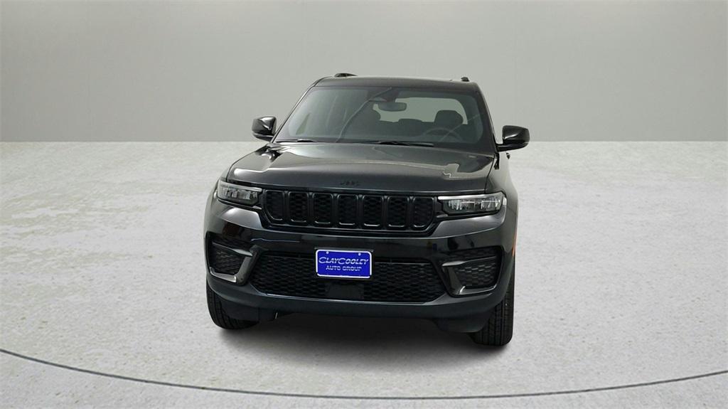 new 2024 Jeep Grand Cherokee car, priced at $40,000