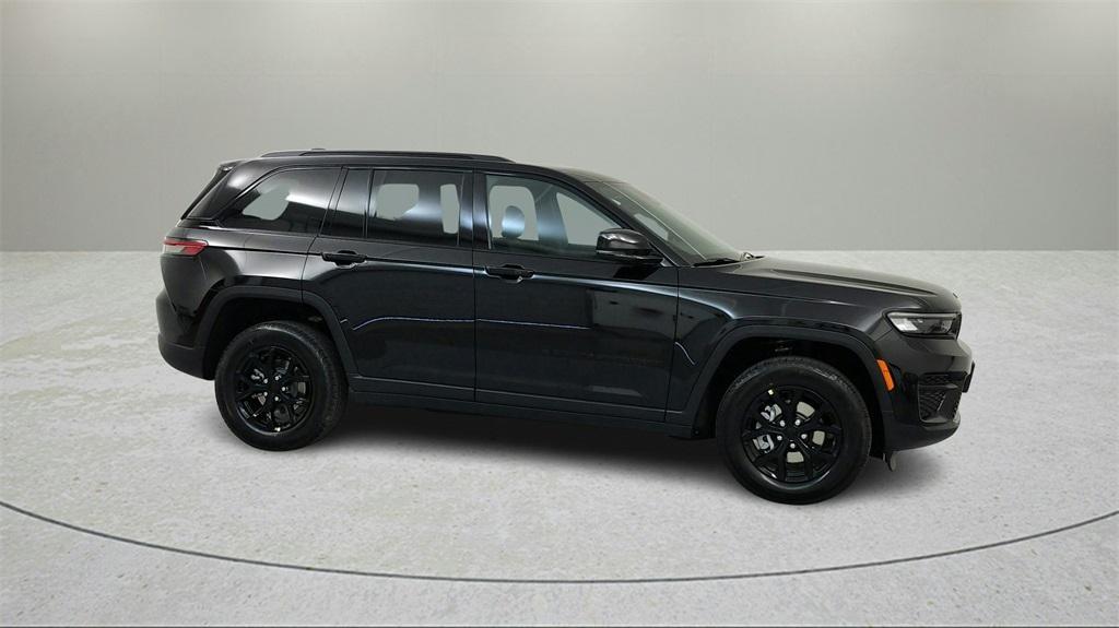 new 2024 Jeep Grand Cherokee car, priced at $40,000