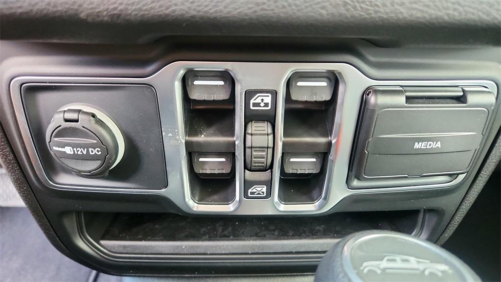 new 2025 Jeep Gladiator car, priced at $37,500