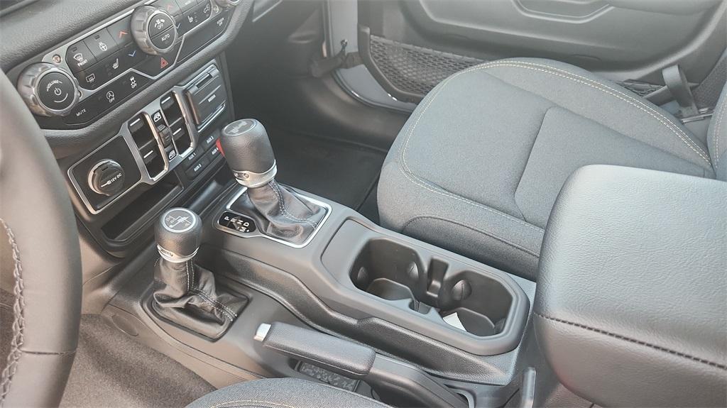 new 2025 Jeep Wrangler car, priced at $60,557