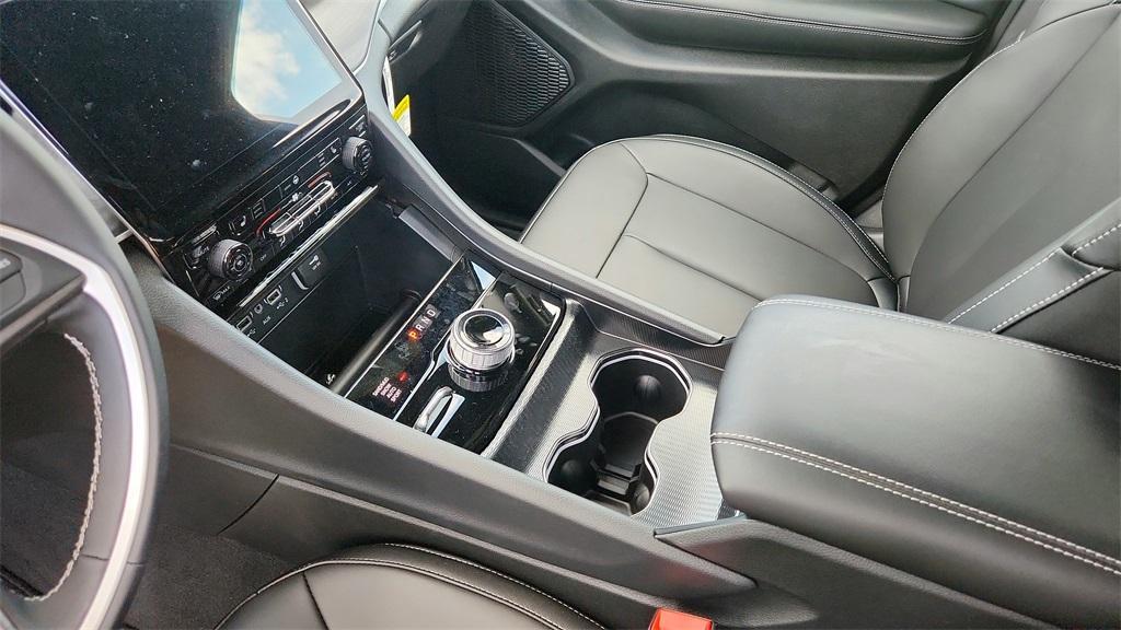 new 2025 Jeep Grand Cherokee car, priced at $42,000