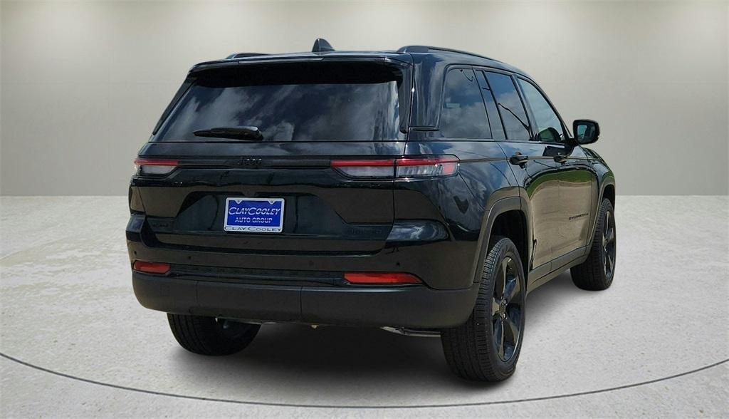 new 2025 Jeep Grand Cherokee car, priced at $42,000