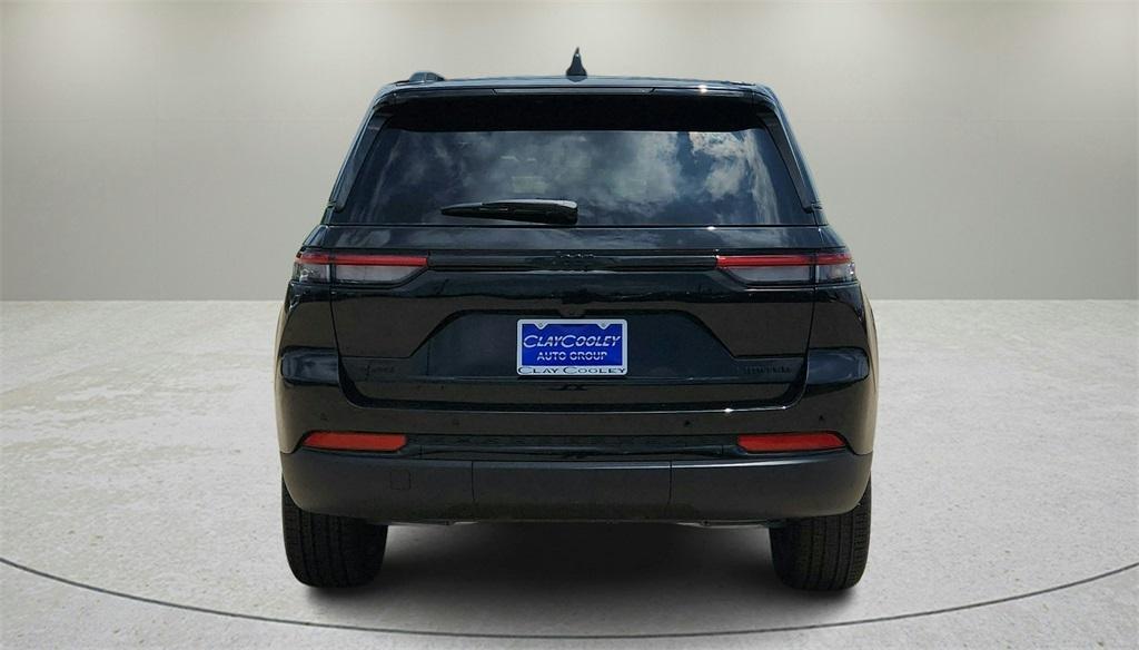 new 2025 Jeep Grand Cherokee car, priced at $42,000