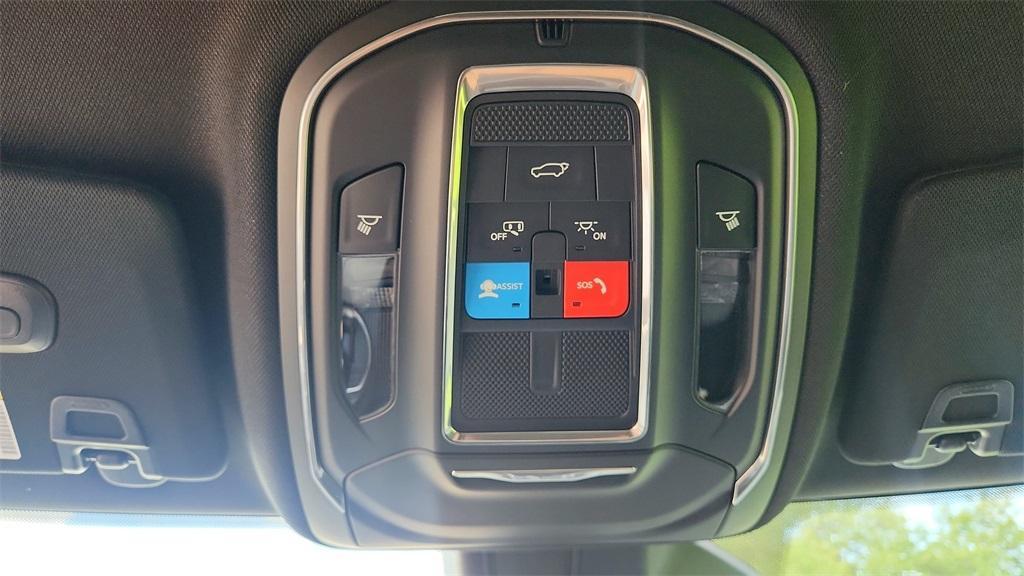 new 2025 Jeep Grand Cherokee car, priced at $42,000