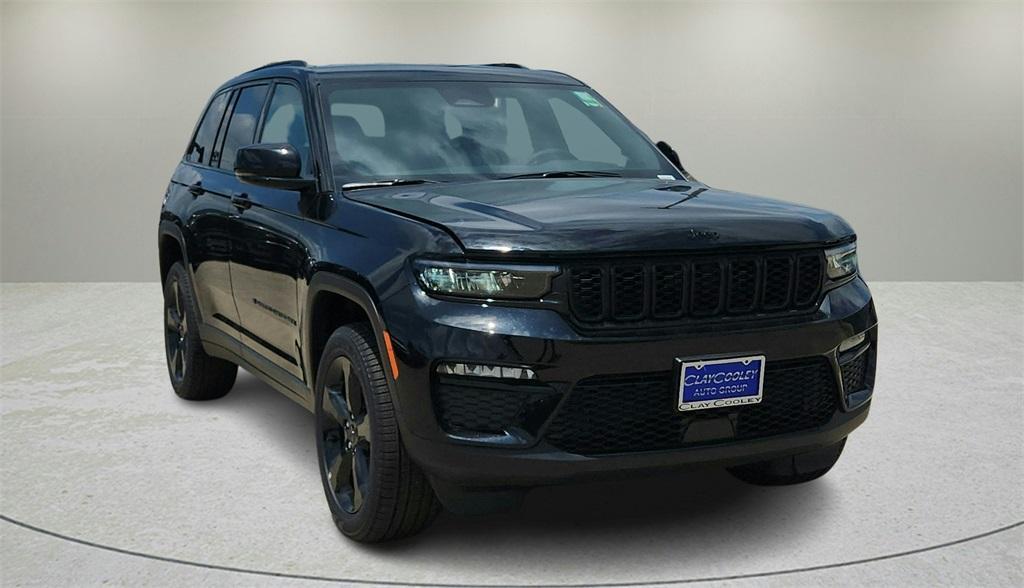 new 2025 Jeep Grand Cherokee car, priced at $42,000