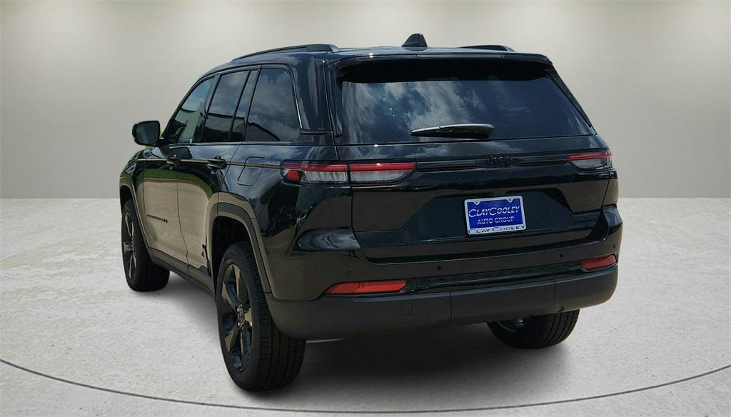 new 2025 Jeep Grand Cherokee car, priced at $42,000