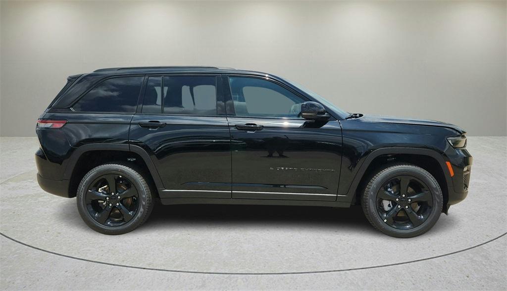new 2025 Jeep Grand Cherokee car, priced at $42,000