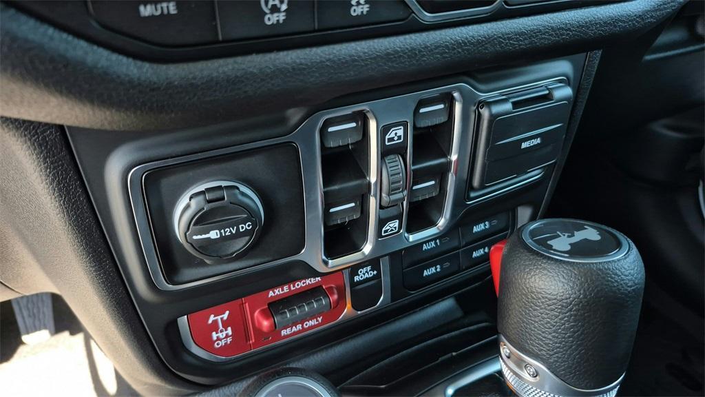 new 2025 Jeep Wrangler car, priced at $51,980