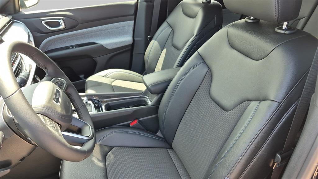 new 2025 Jeep Compass car, priced at $29,546