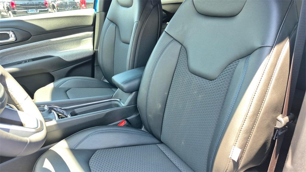 new 2025 Jeep Compass car, priced at $26,000