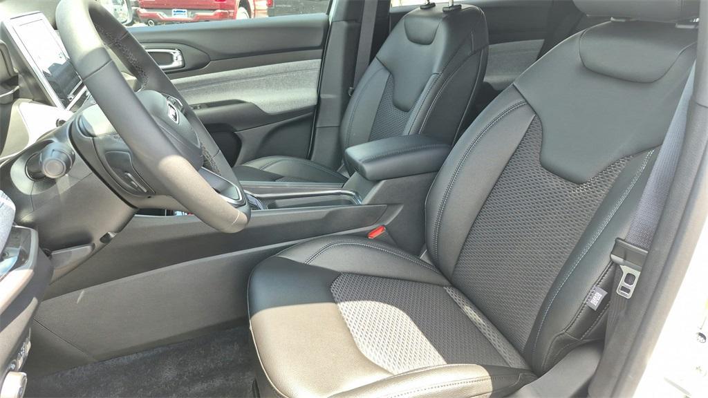 new 2025 Jeep Compass car, priced at $26,000