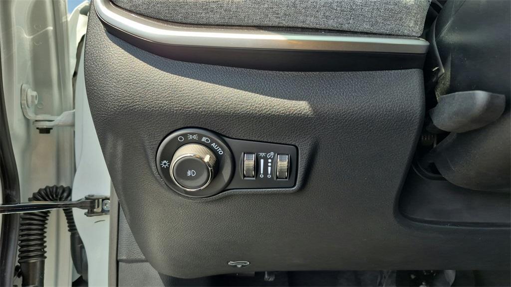 new 2025 Jeep Compass car, priced at $26,000