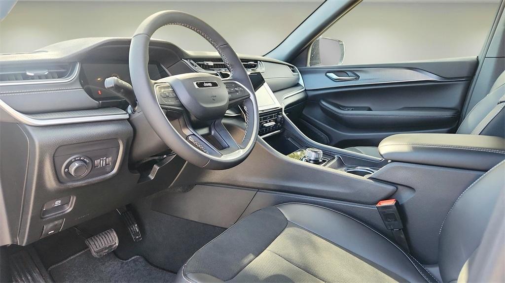 new 2025 Jeep Grand Cherokee car, priced at $40,630