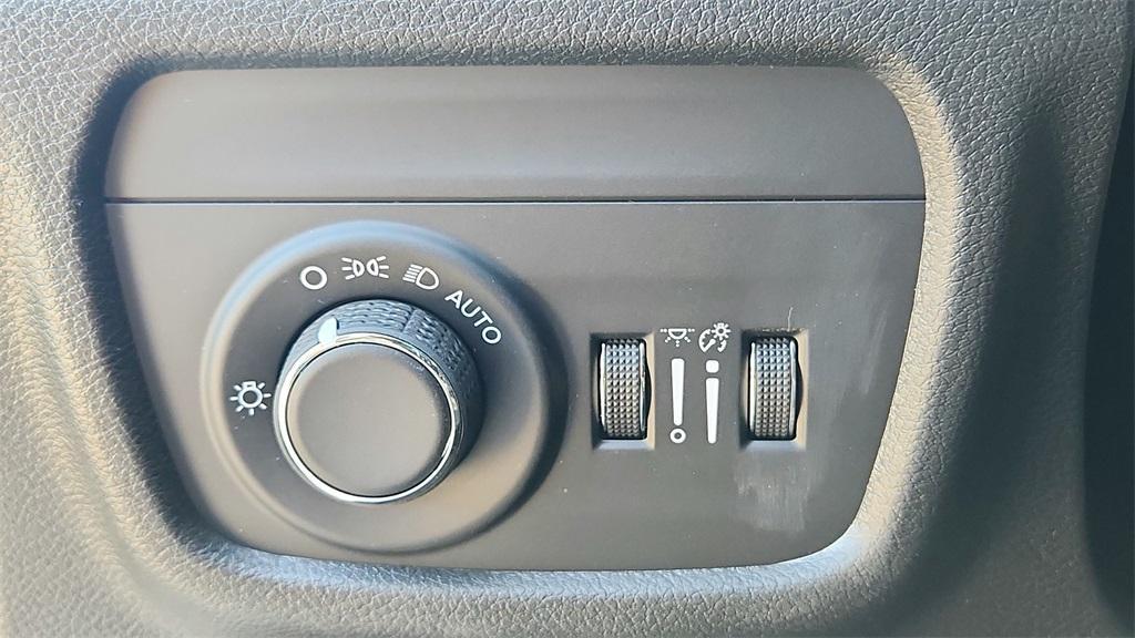 new 2025 Jeep Grand Cherokee car, priced at $40,630