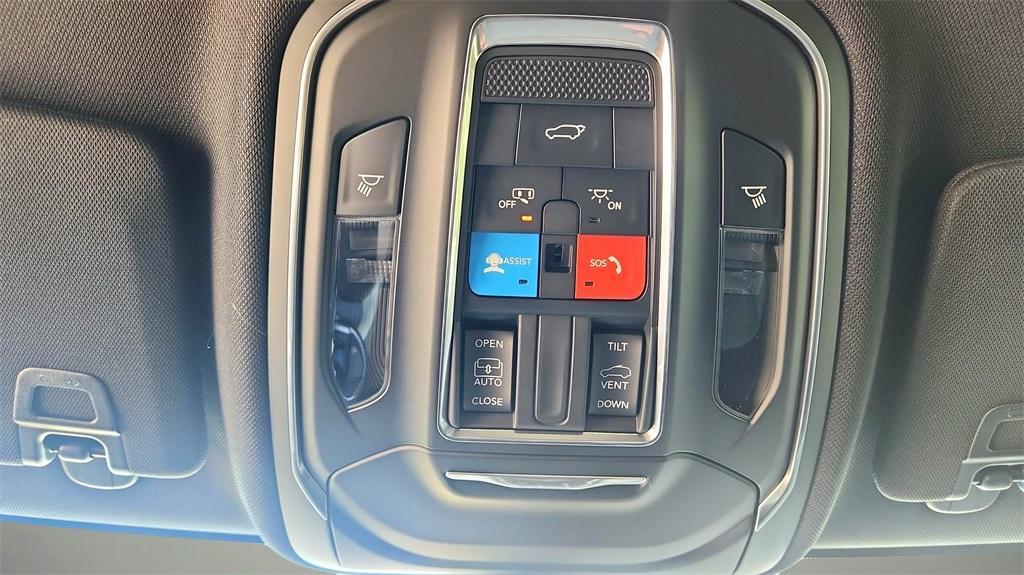 new 2025 Jeep Grand Cherokee car, priced at $40,630