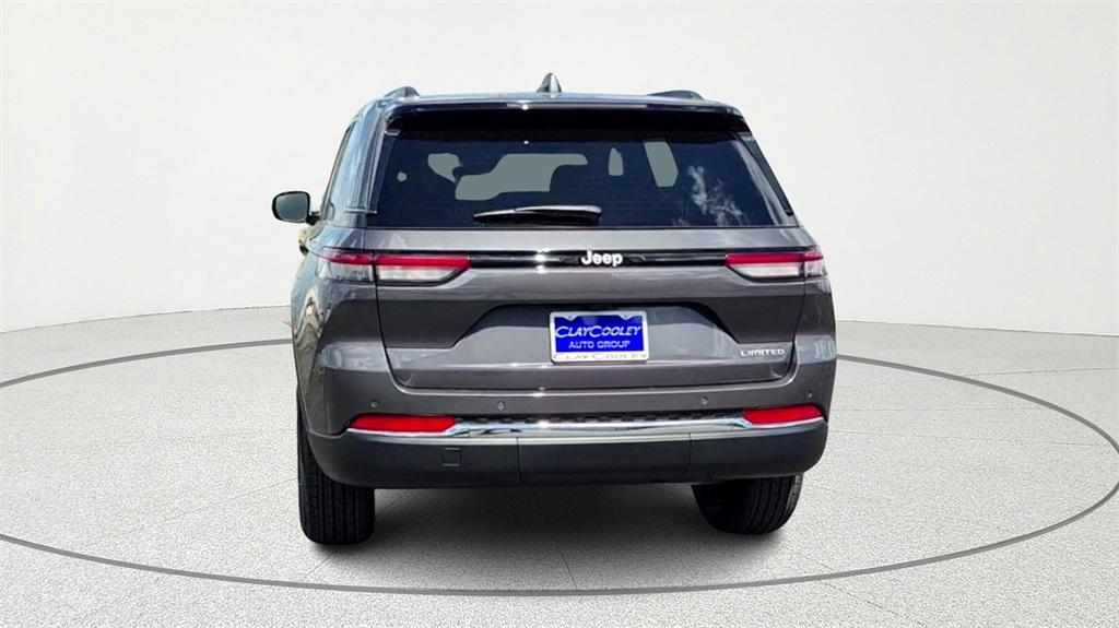 new 2025 Jeep Grand Cherokee car, priced at $43,900