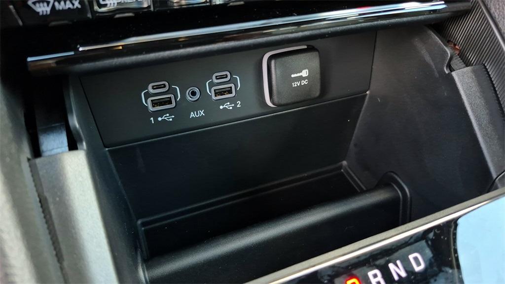 new 2025 Jeep Grand Cherokee car, priced at $43,900