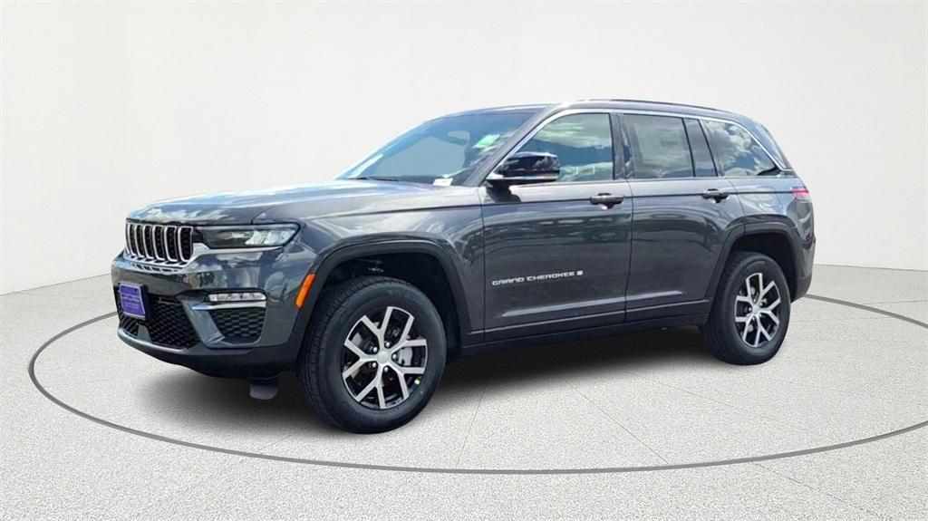new 2025 Jeep Grand Cherokee car, priced at $43,900