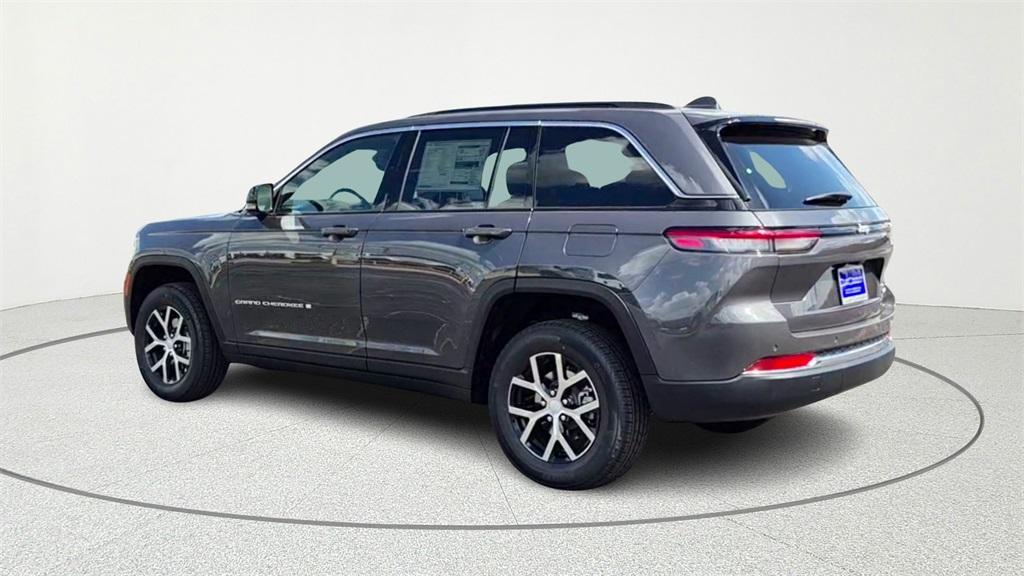 new 2025 Jeep Grand Cherokee car, priced at $43,900