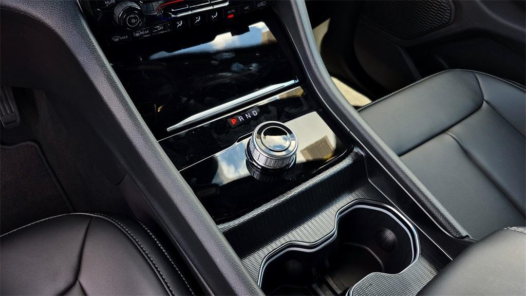 new 2025 Jeep Grand Cherokee car, priced at $43,900