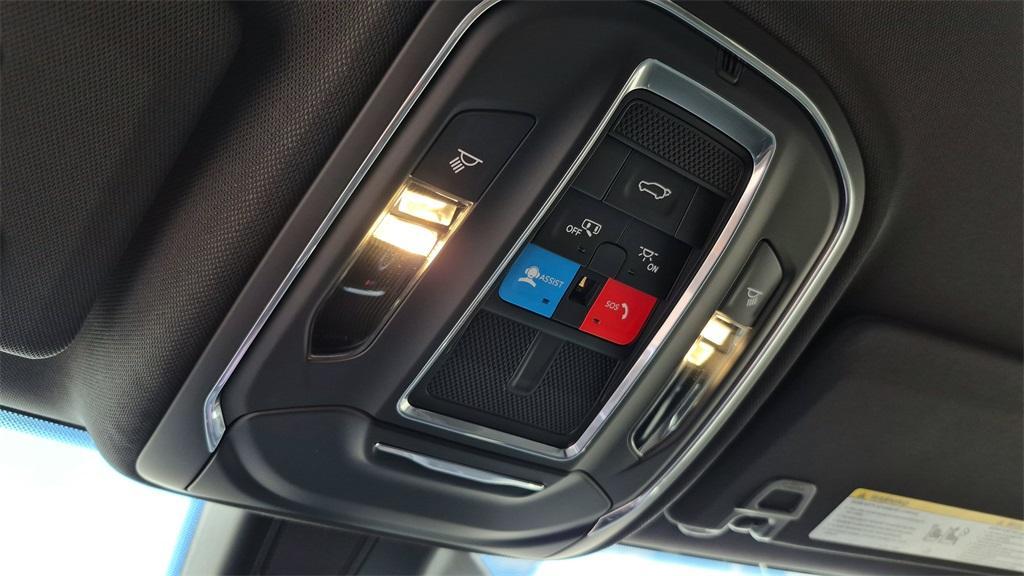 new 2025 Jeep Grand Cherokee car, priced at $43,900