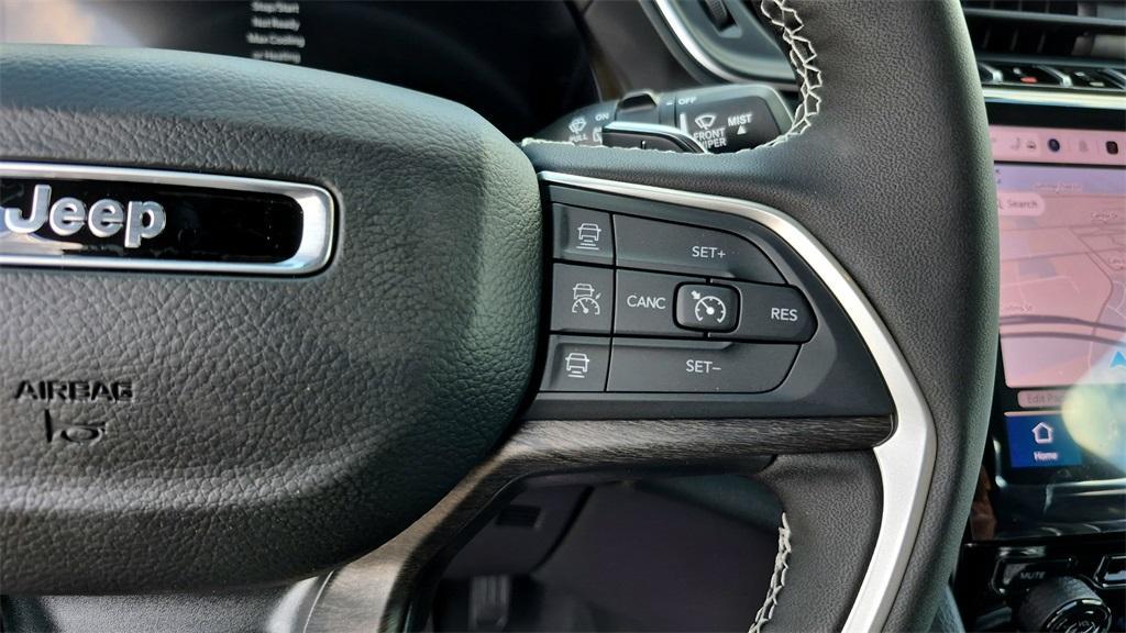 new 2025 Jeep Grand Cherokee car, priced at $43,900