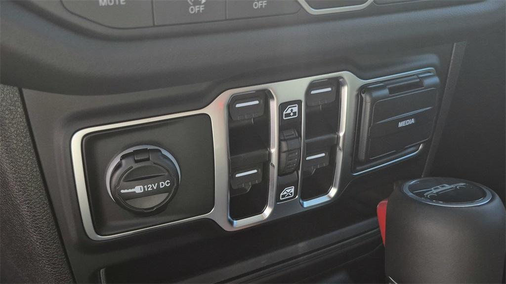 new 2025 Jeep Gladiator car, priced at $44,560