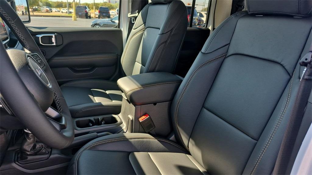 new 2025 Jeep Gladiator car, priced at $44,560