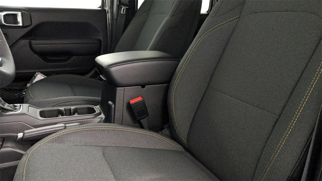 new 2025 Jeep Gladiator car, priced at $40,387