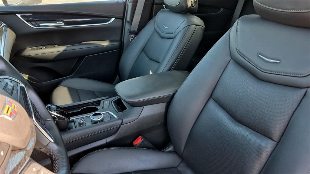 used 2022 Cadillac XT5 car, priced at $29,500