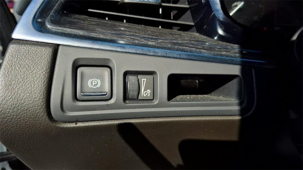 used 2022 Cadillac XT5 car, priced at $29,500