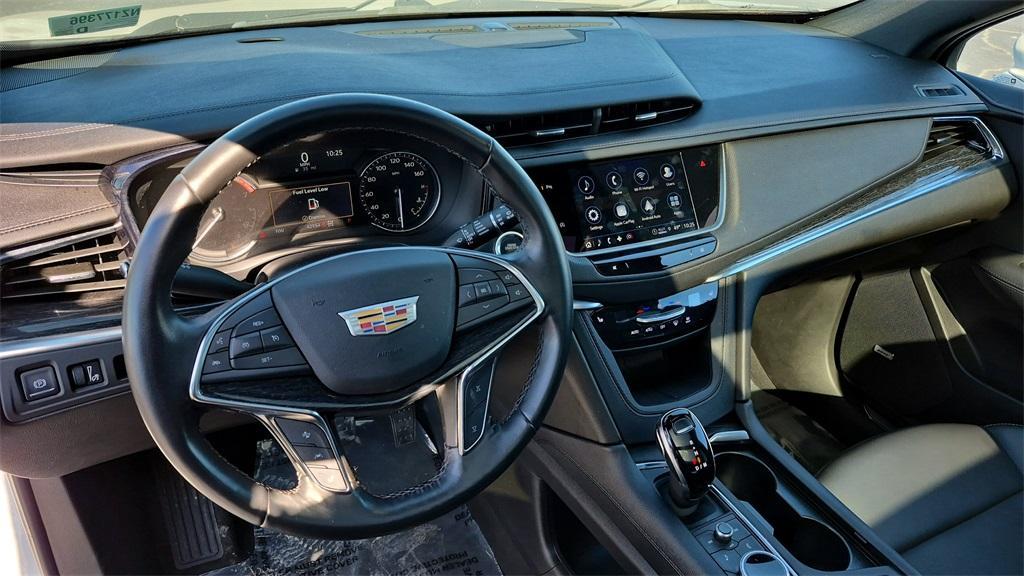 used 2022 Cadillac XT5 car, priced at $29,500