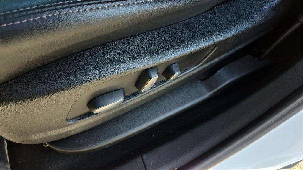 used 2022 Cadillac XT5 car, priced at $29,500