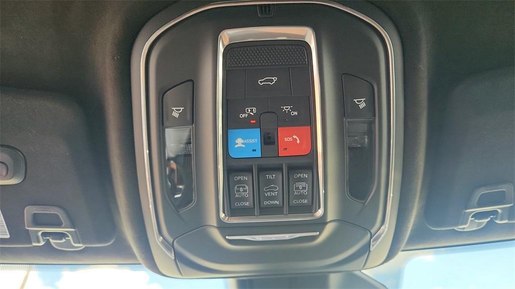 new 2025 Jeep Grand Cherokee car, priced at $60,000