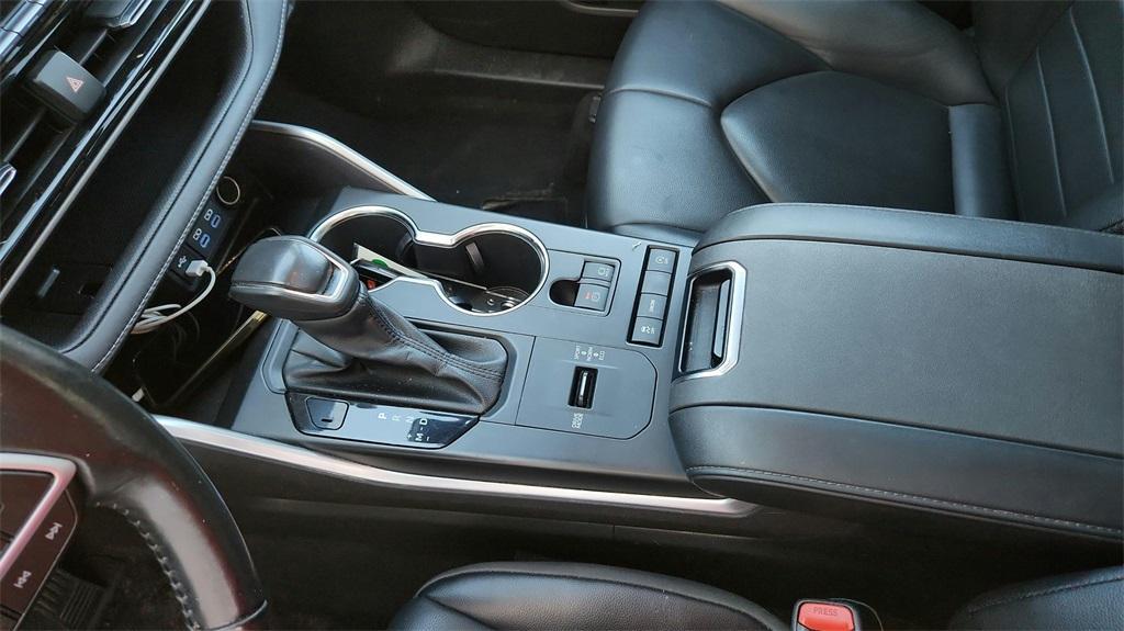 used 2022 Toyota Highlander car, priced at $33,000