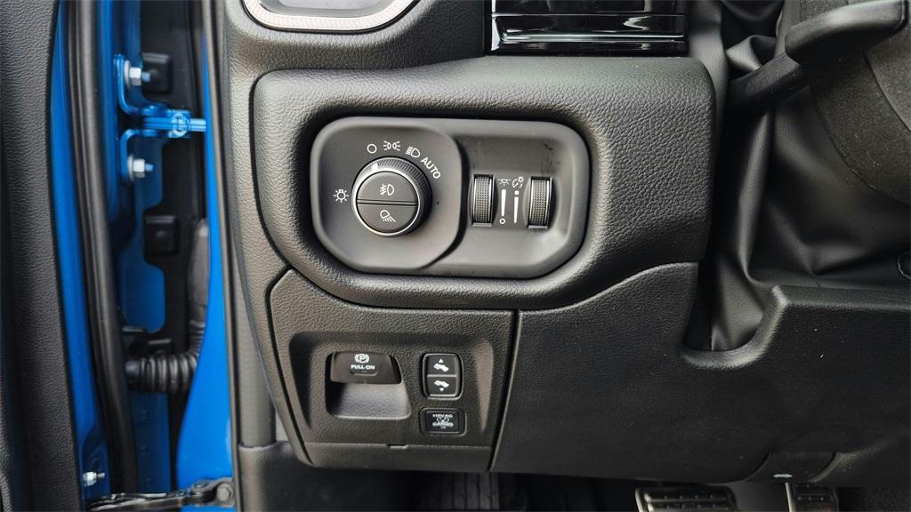 new 2025 Ram 1500 car, priced at $61,294