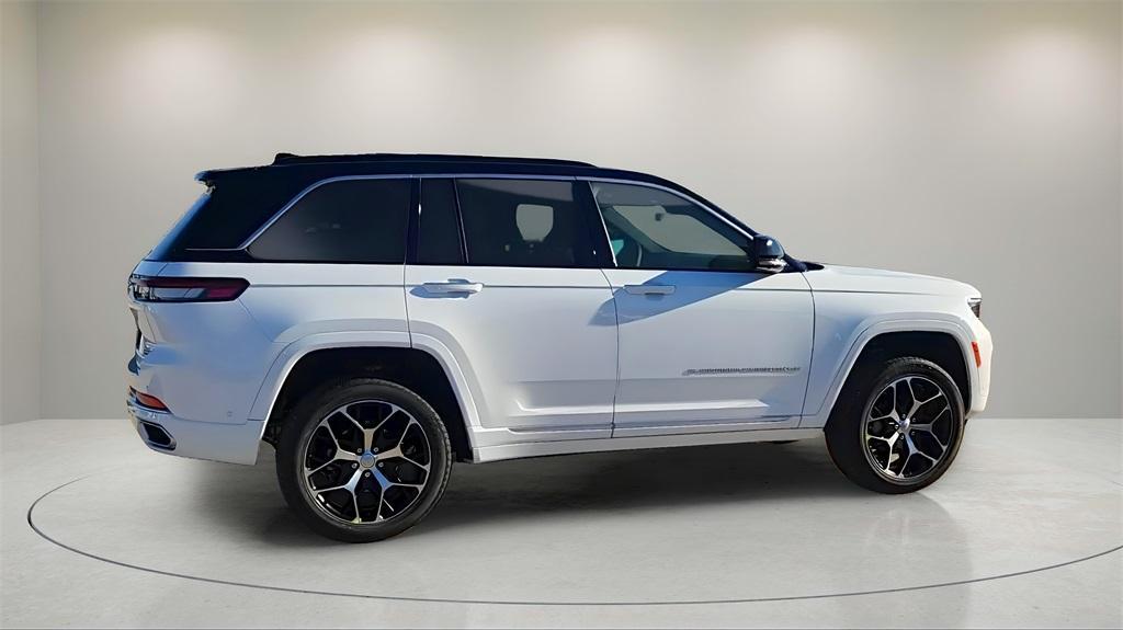 new 2025 Jeep Grand Cherokee car, priced at $57,500