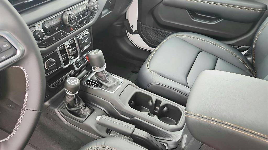 new 2025 Jeep Wrangler car, priced at $55,629