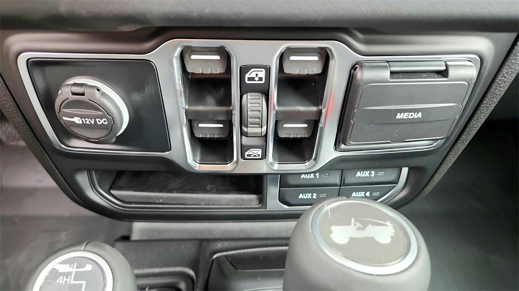 new 2025 Jeep Wrangler car, priced at $55,629