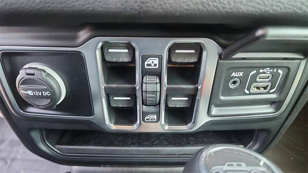 new 2025 Jeep Gladiator car, priced at $38,000
