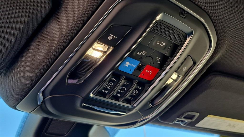 new 2025 Jeep Grand Cherokee car, priced at $50,939