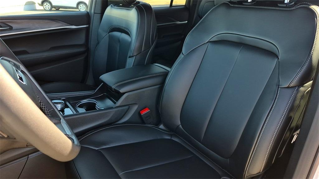 new 2025 Jeep Grand Cherokee car, priced at $50,939