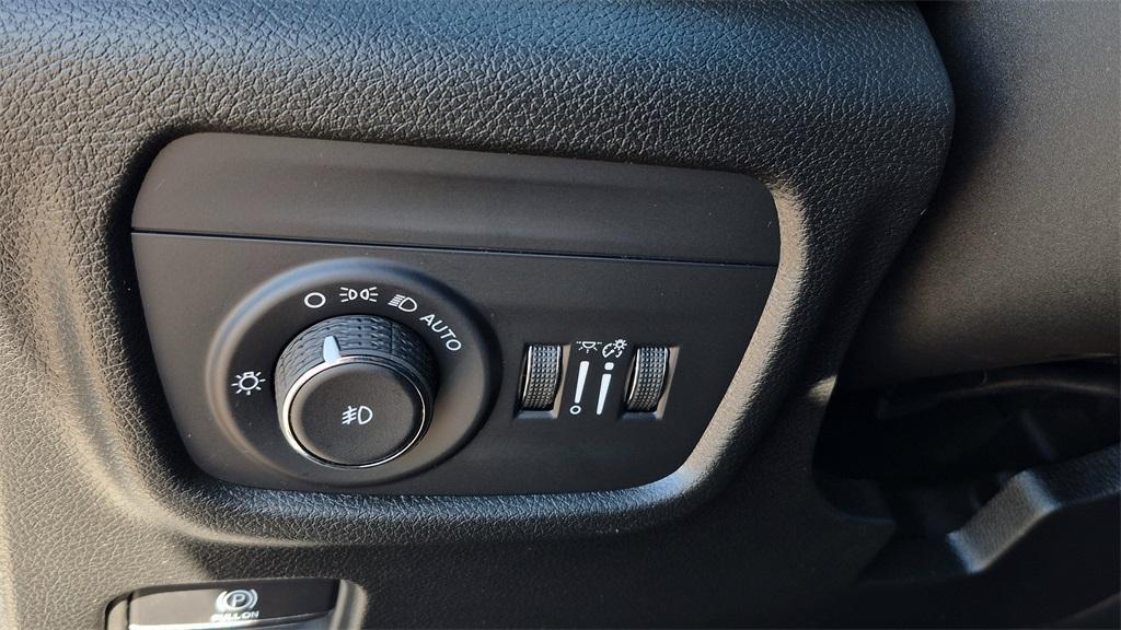 new 2025 Jeep Grand Cherokee car, priced at $50,939