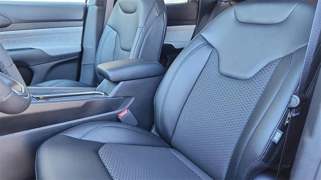new 2025 Jeep Compass car, priced at $24,500