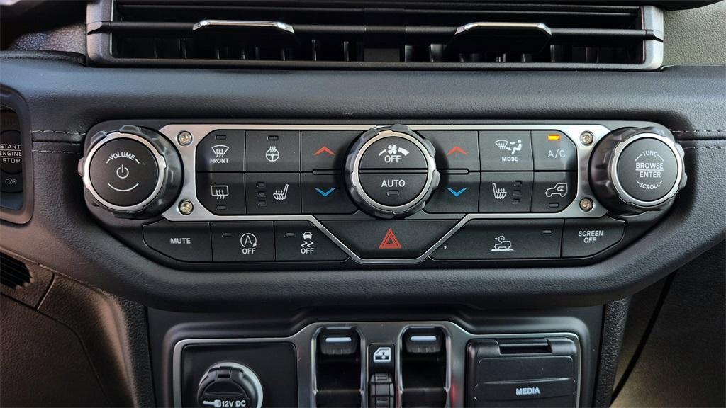 new 2025 Jeep Gladiator car, priced at $52,097