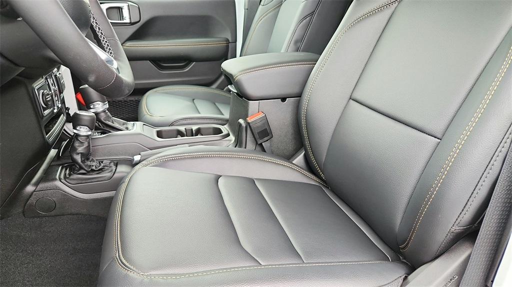 new 2025 Jeep Wrangler car, priced at $56,789
