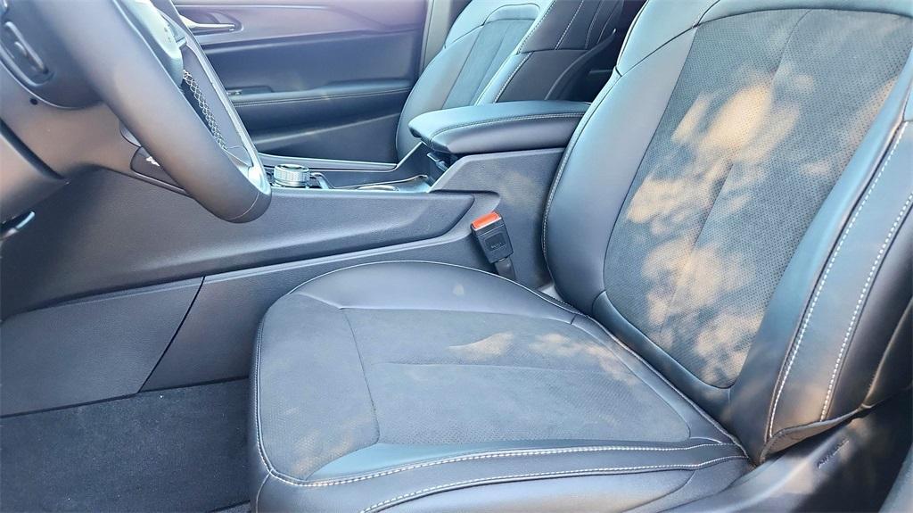 new 2025 Jeep Grand Cherokee L car, priced at $39,000
