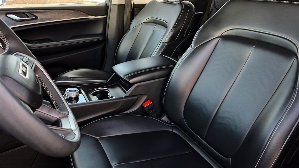 used 2024 Jeep Grand Cherokee car, priced at $28,999